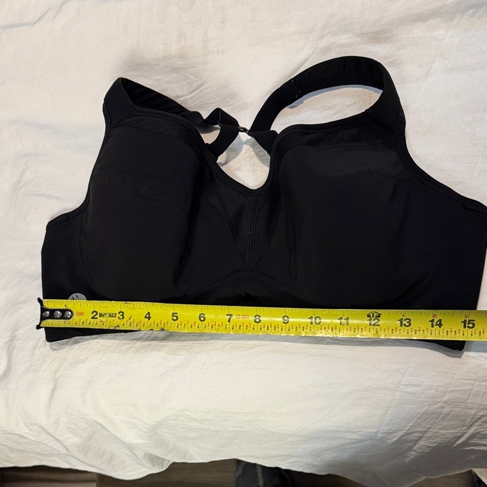 Elegant Black Sports Bra for Women